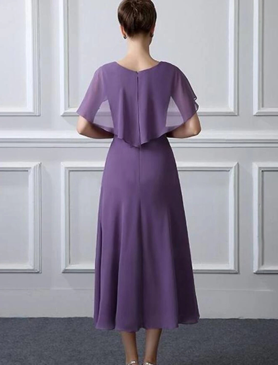 A-Linien-Kleid für die Brautmutter, Übergröße, U-Boot-Ausschnitt, knielang, Chiffon, kurze Ärmel, mit Rüschen, Kristallbrosche, Rüschen