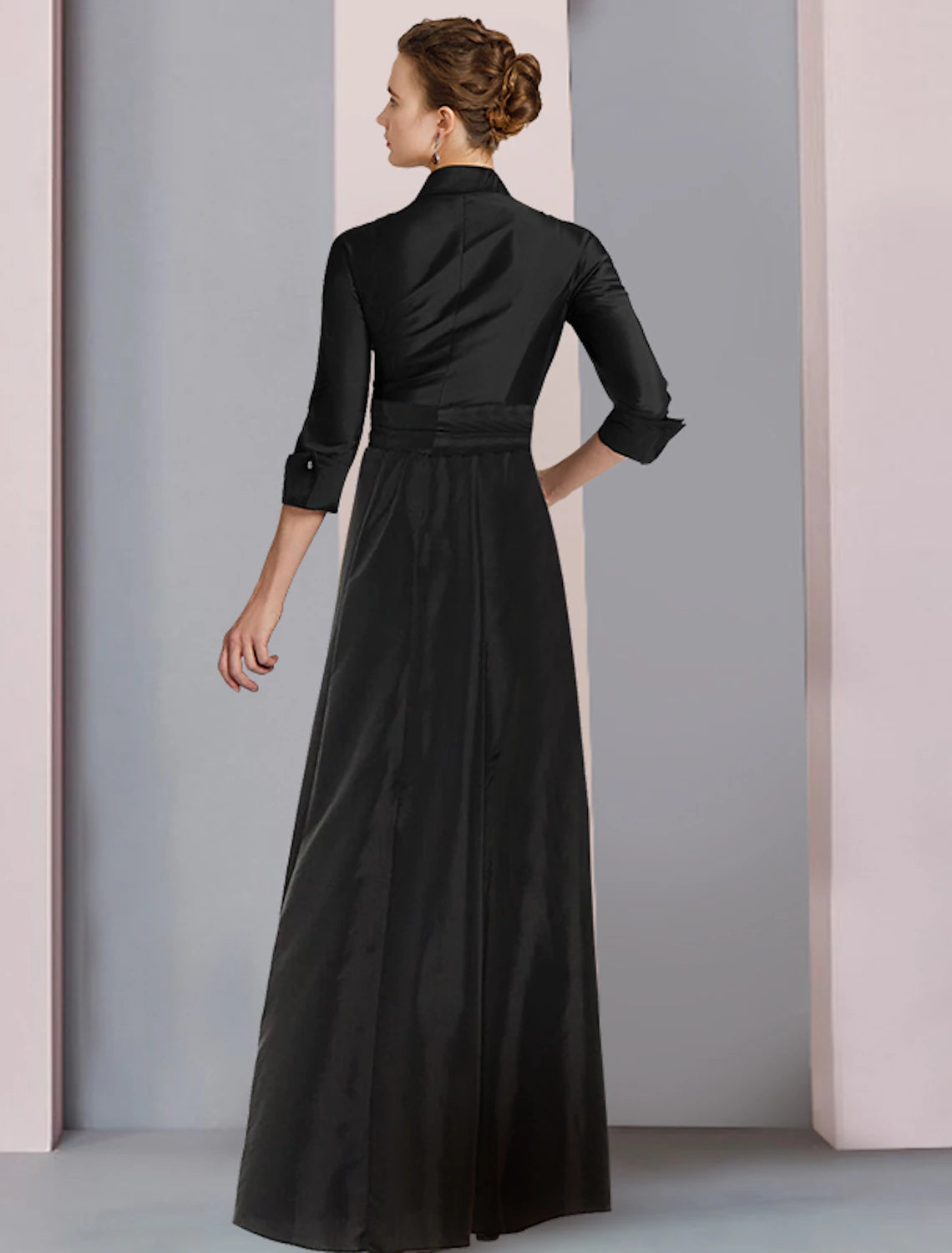 A-Linien-Kleid für die Brautmutter, Übergröße, elegant, hoher niedriger Hemdkragen, asymmetrisch, bodenlang, Satin, 3/4-Ärmel, mit Schärpe/Band, Schleife(n), Falten