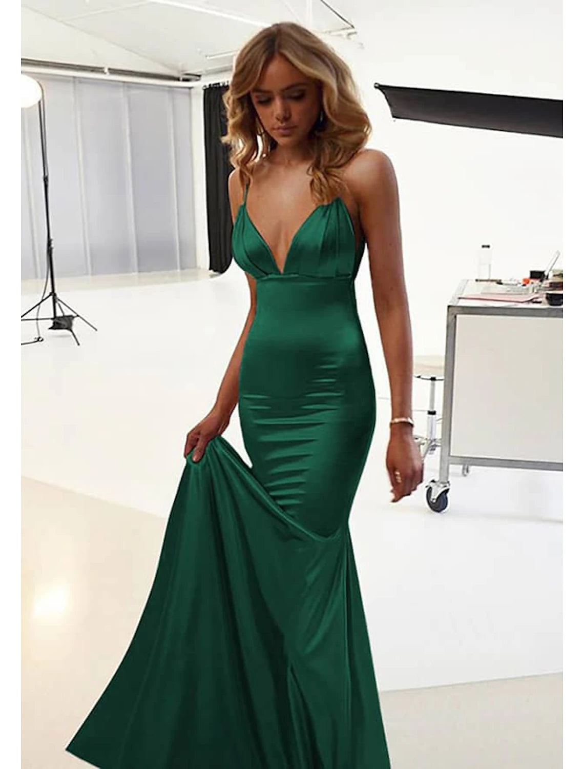 Meerjungfrau/Trompete Hochzeitsgastkleider Sexy Kleid Abschlussball Black Tie Gala Bodenlang Ärmellos Spaghettiträger Baumwolle Rückenfrei mit Rüschen