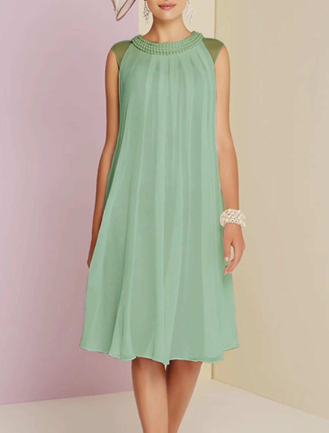 Etuikleid/Säulenkleid für die Brautmutter, Hochzeitsgast, elegant, Rundhalsausschnitt, knielang, Chiffon, ärmellos, mit Falten, Perlenstickerei