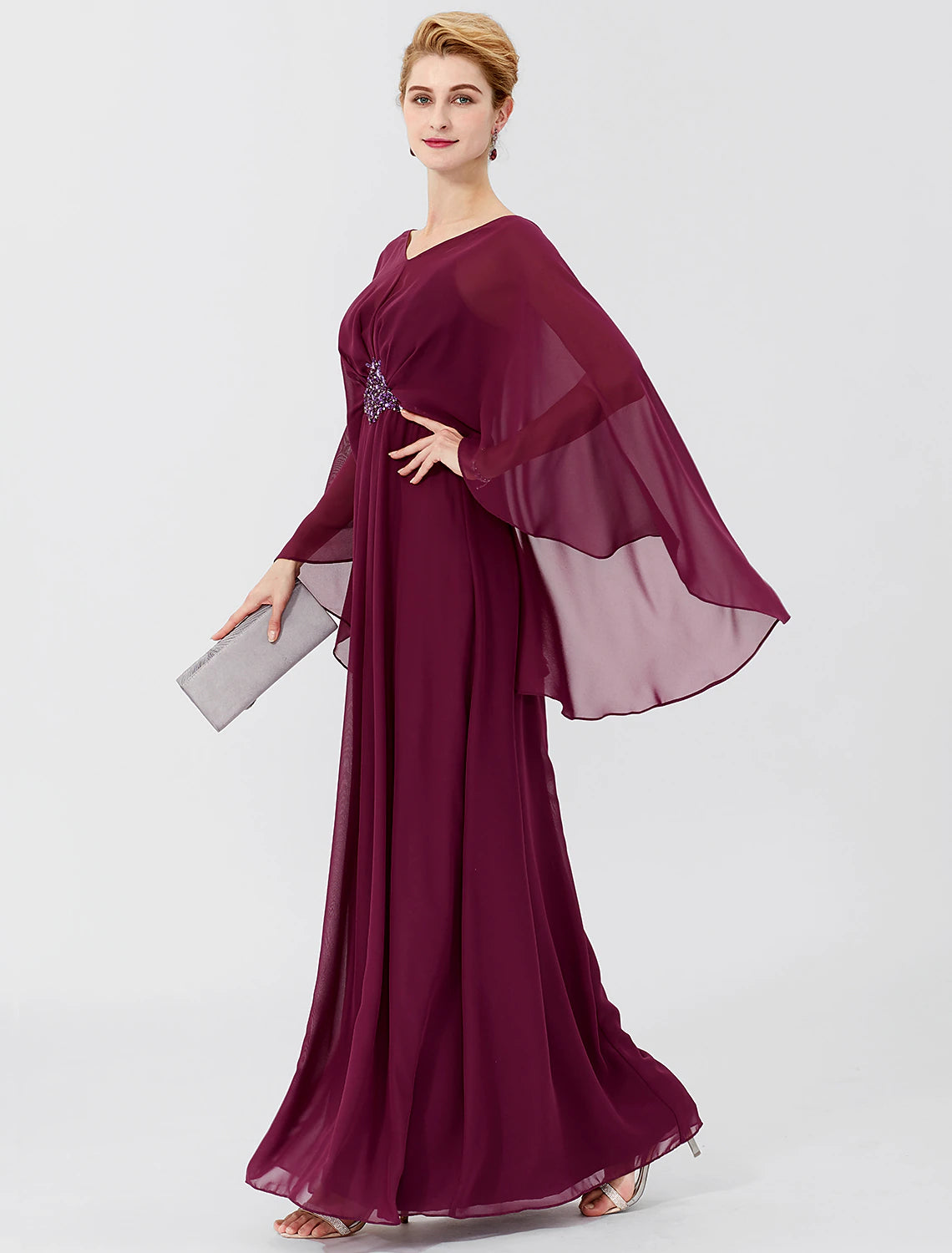 Etuikleid/Säulenkleid für die Mutter der Braut, formell, klassisch und zeitlos, elegant und luxuriös, elegant, V-Ausschnitt, bodenlang, Chiffon, lange Ärmel, mit Falten, Perlenbesatz