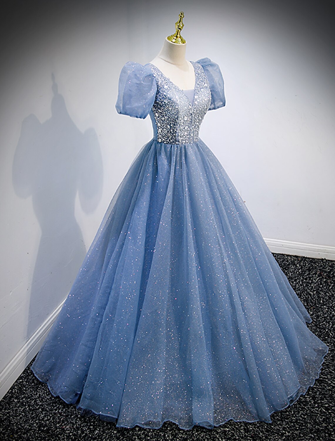 A-Linie Ballkleider Puffkleid Hochzeitsgast Quinceanera Bodenlang Kurzarm V-Ausschnitt Tüll mit Pailletten