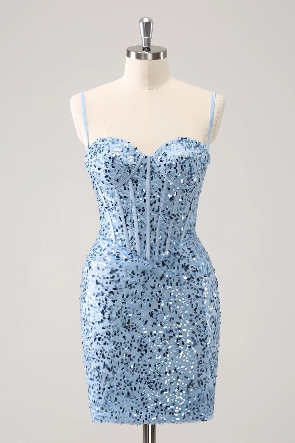 Vestido de fiesta ajustado con lentejuelas brillantes y tirantes finos