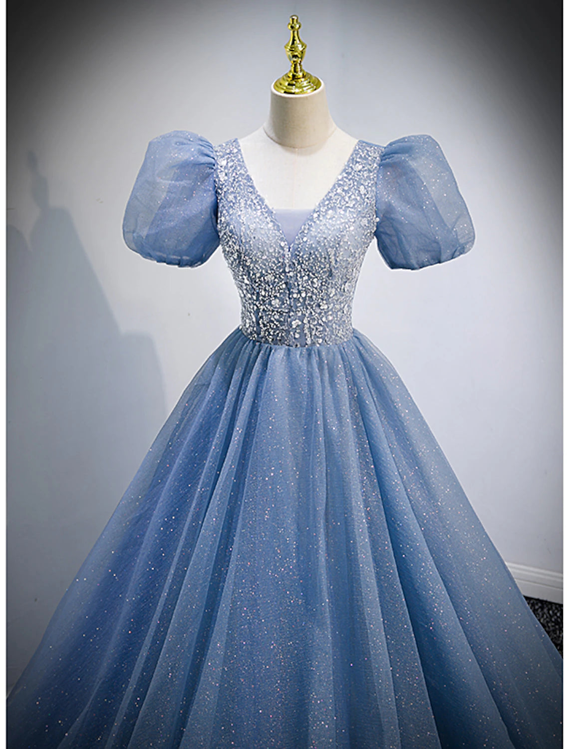 A-Linie Ballkleider Puffkleid Hochzeitsgast Quinceanera Bodenlang Kurzarm V-Ausschnitt Tüll mit Pailletten