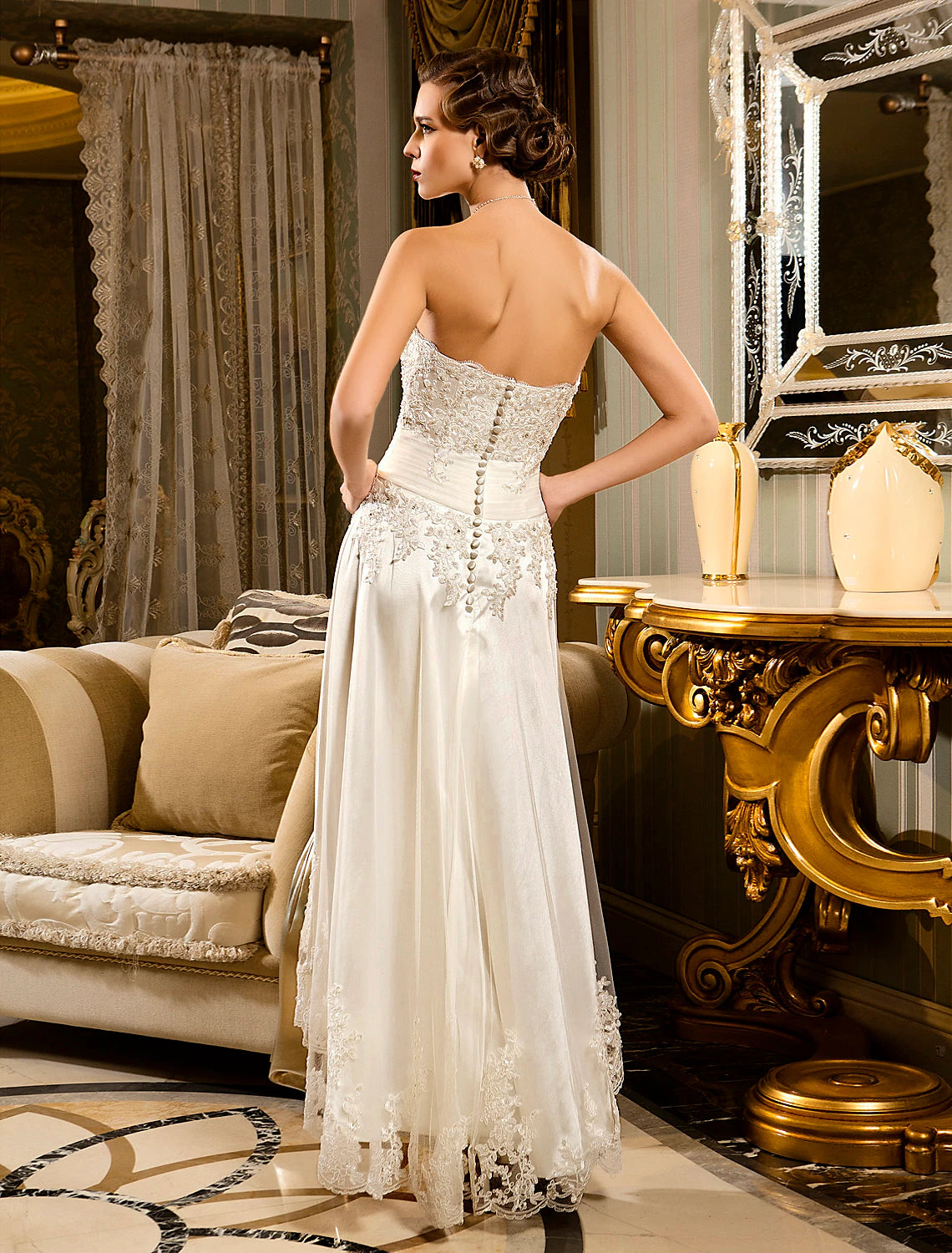 Vestidos de novia blancos cortos de recepción, vestidos de novia de corte A, escote corazón, sin tirantes, de encaje asimétrico, con apliques y botones.