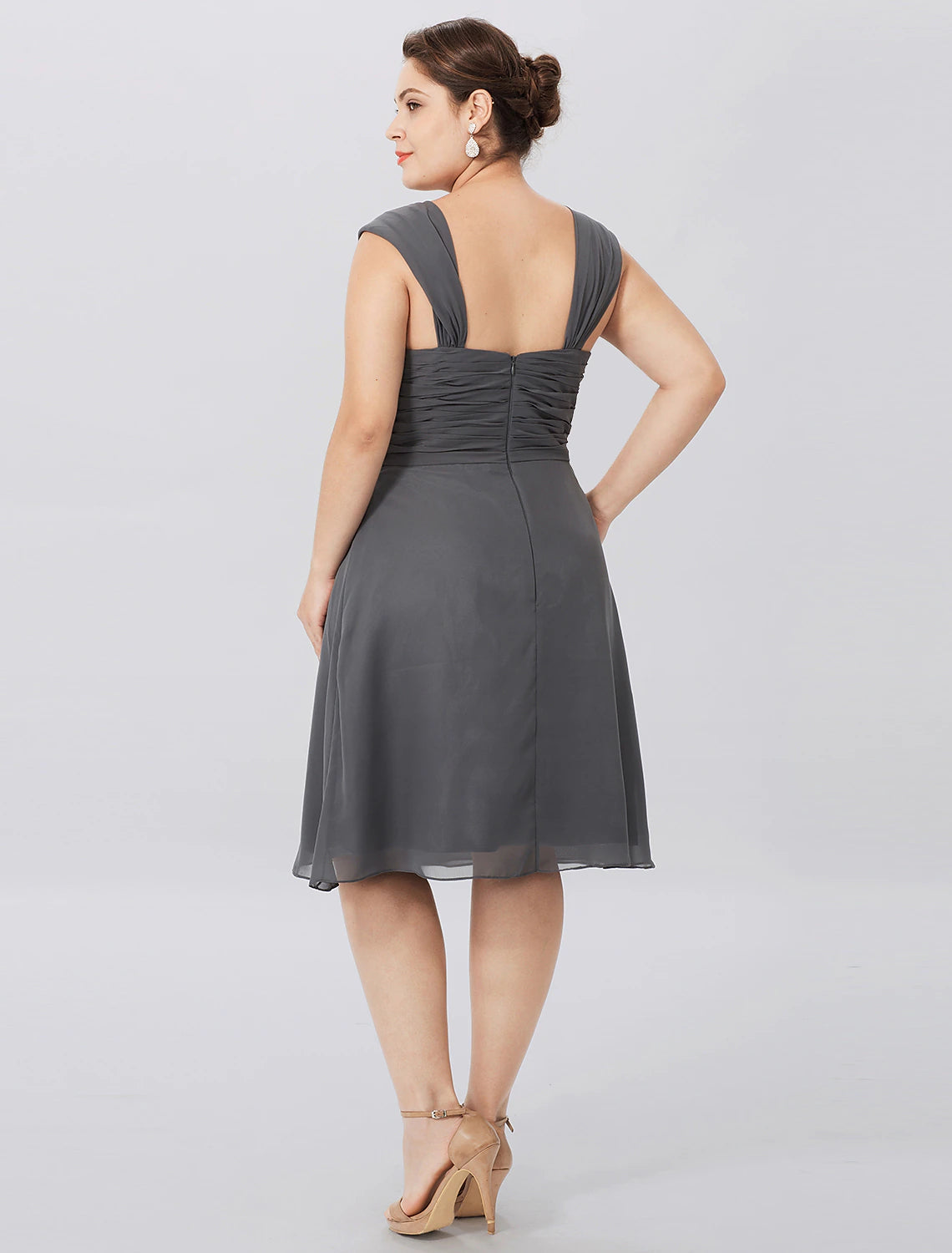 A-Line Mother of the Bride Dress Formal Plus Size Elegant Straps Knee Length Chiffon Sleeveless yes with Criss Cross Pleat