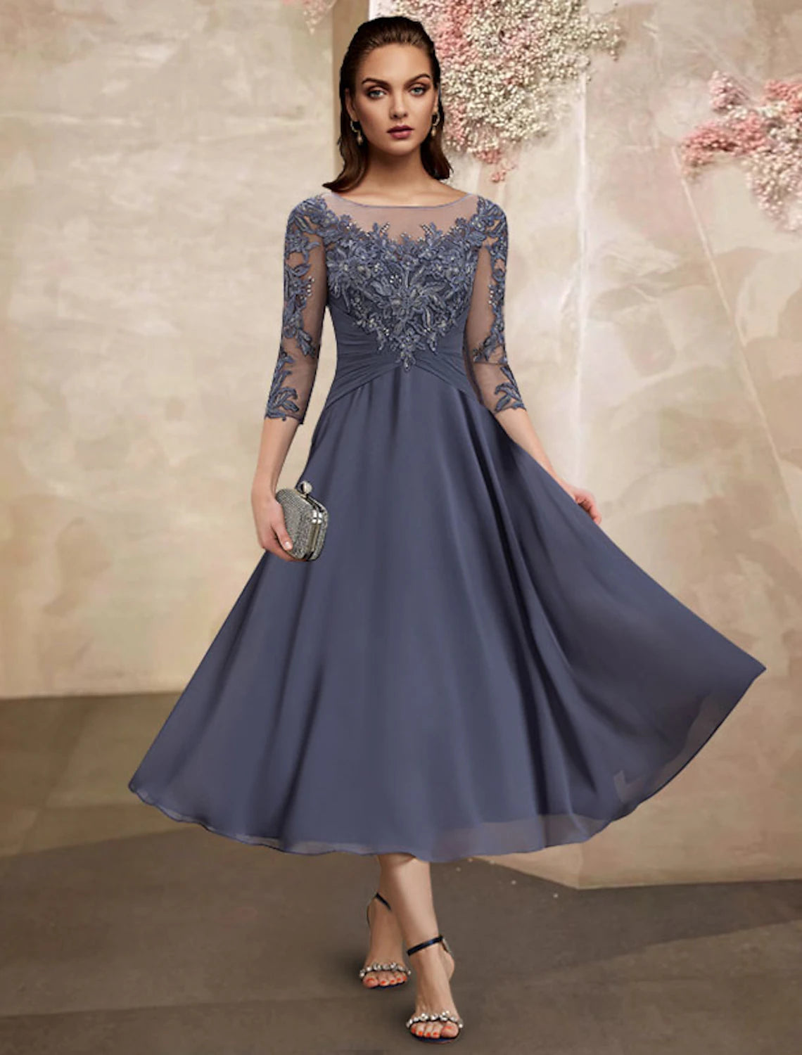 A-Linien-Kleid für die Brautmutter, Übergröße, eleganter Rundhalsausschnitt, knielang, Chiffon, Spitze, kurze Ärmel mit gerüschter Paillettenapplikation