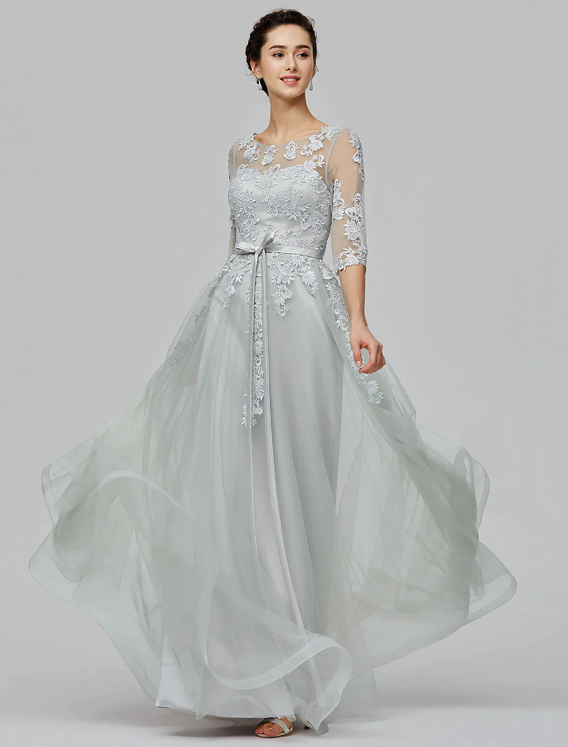 Vestido de novia de corte A, largo hasta el suelo, media manga, tul con apliques de lazo(s)