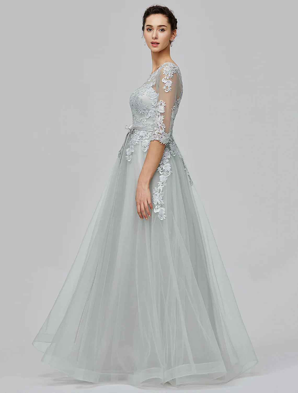 Vestido de novia de corte A, largo hasta el suelo, media manga, tul con apliques de lazo(s)