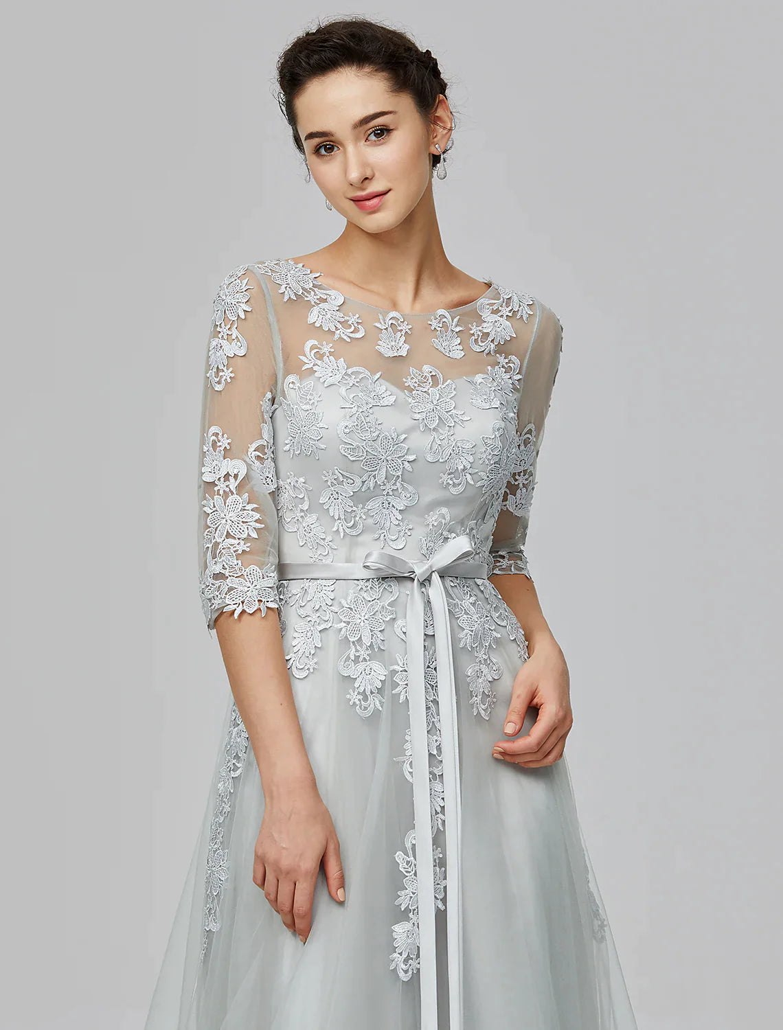 Vestido de novia de corte A, largo hasta el suelo, media manga, tul con apliques de lazo(s)
