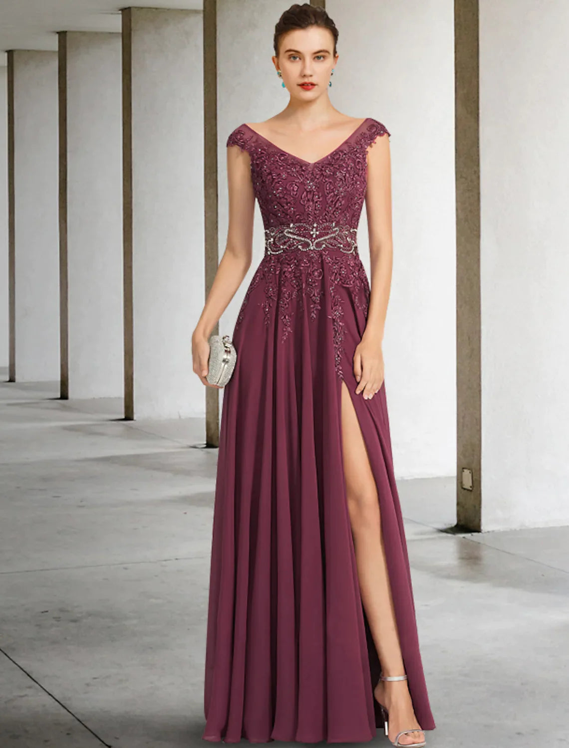 A-Linie Kleid für die Brautmutter, elegant, V-Ausschnitt, bodenlang, Chiffon, Spitze, ärmellos, mit Schärpe, Band, Perlenbesatz, geteilt