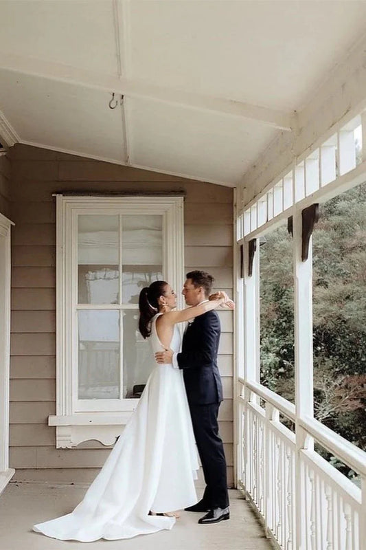 Simple Round Neck Satin Ivory Long Wedding Wedding Dresses With Pockets