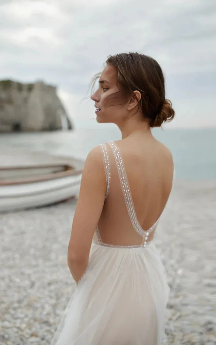 Vestido largo elegante de tul con escote en V profundo, espalda abierta y doble capa, largo hasta el suelo con lentejuelas