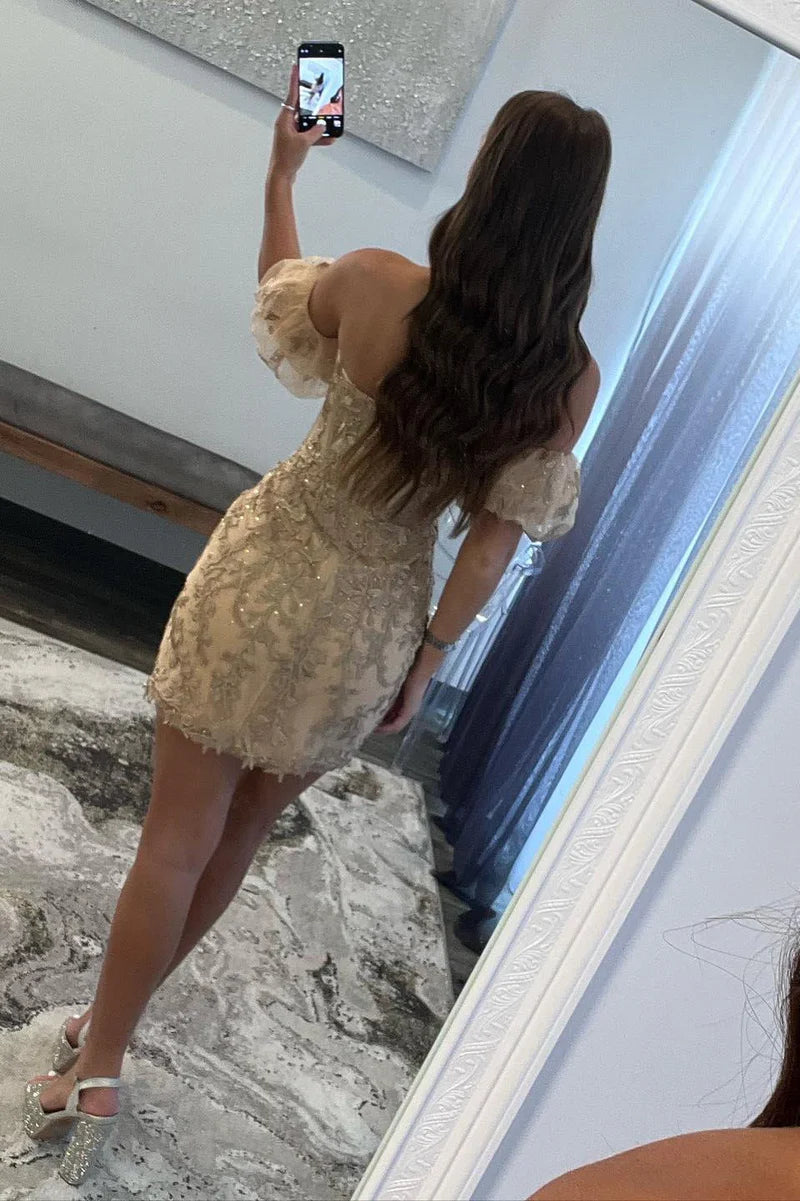 Vestido de fiesta de encaje sin tirantes y con apliques