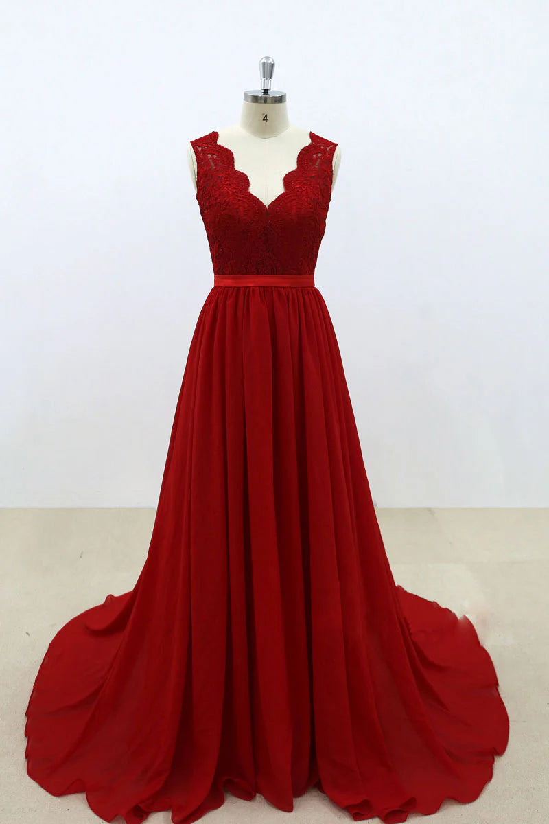 Vestido de fiesta largo de gasa con encaje y escote en V