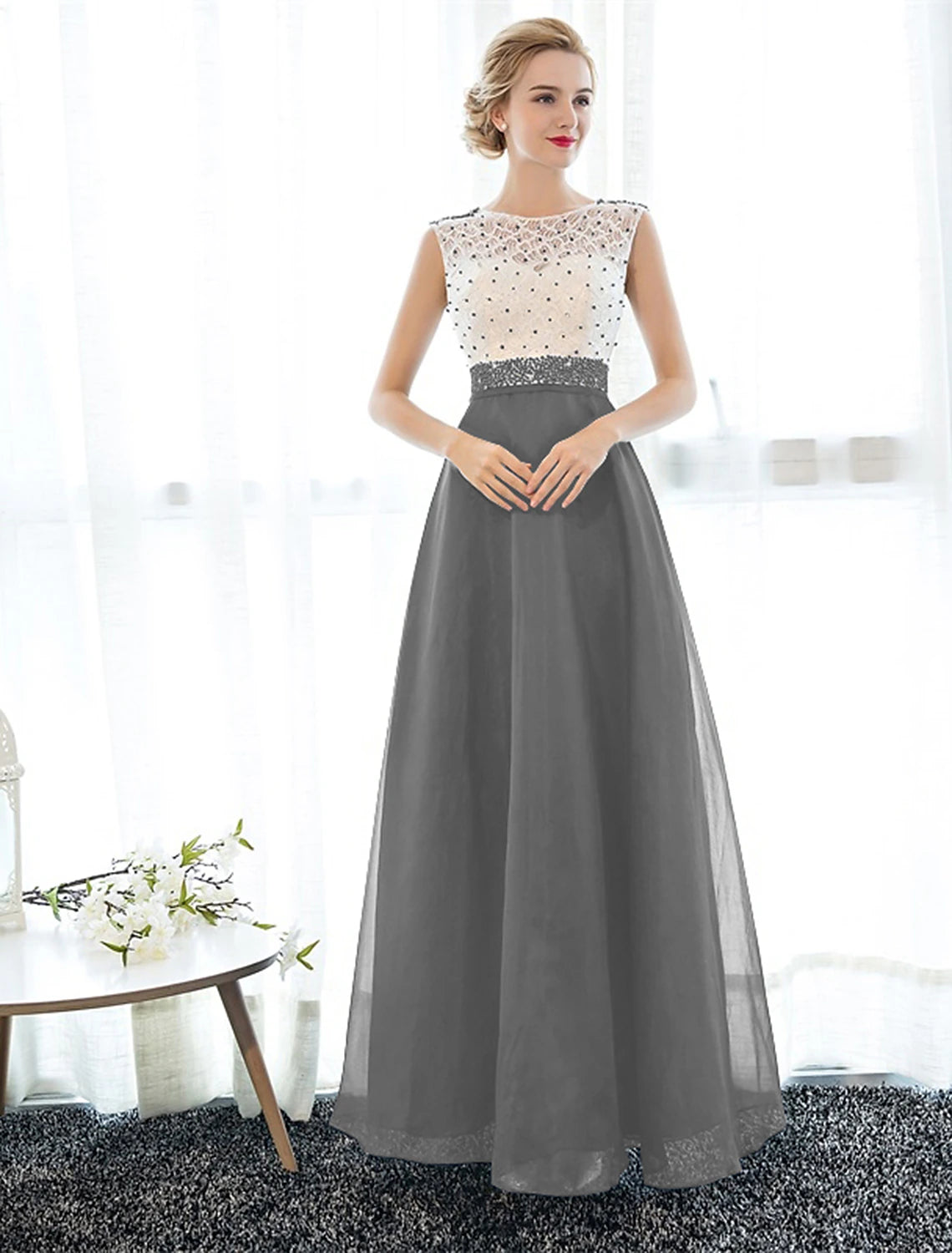 Vestido de noche formal elegante de corte A con espalda hermosa, con cuentas y lentejuelas, cuello ilusión, sin mangas, largo hasta el suelo, tul sobre encaje con cuentas