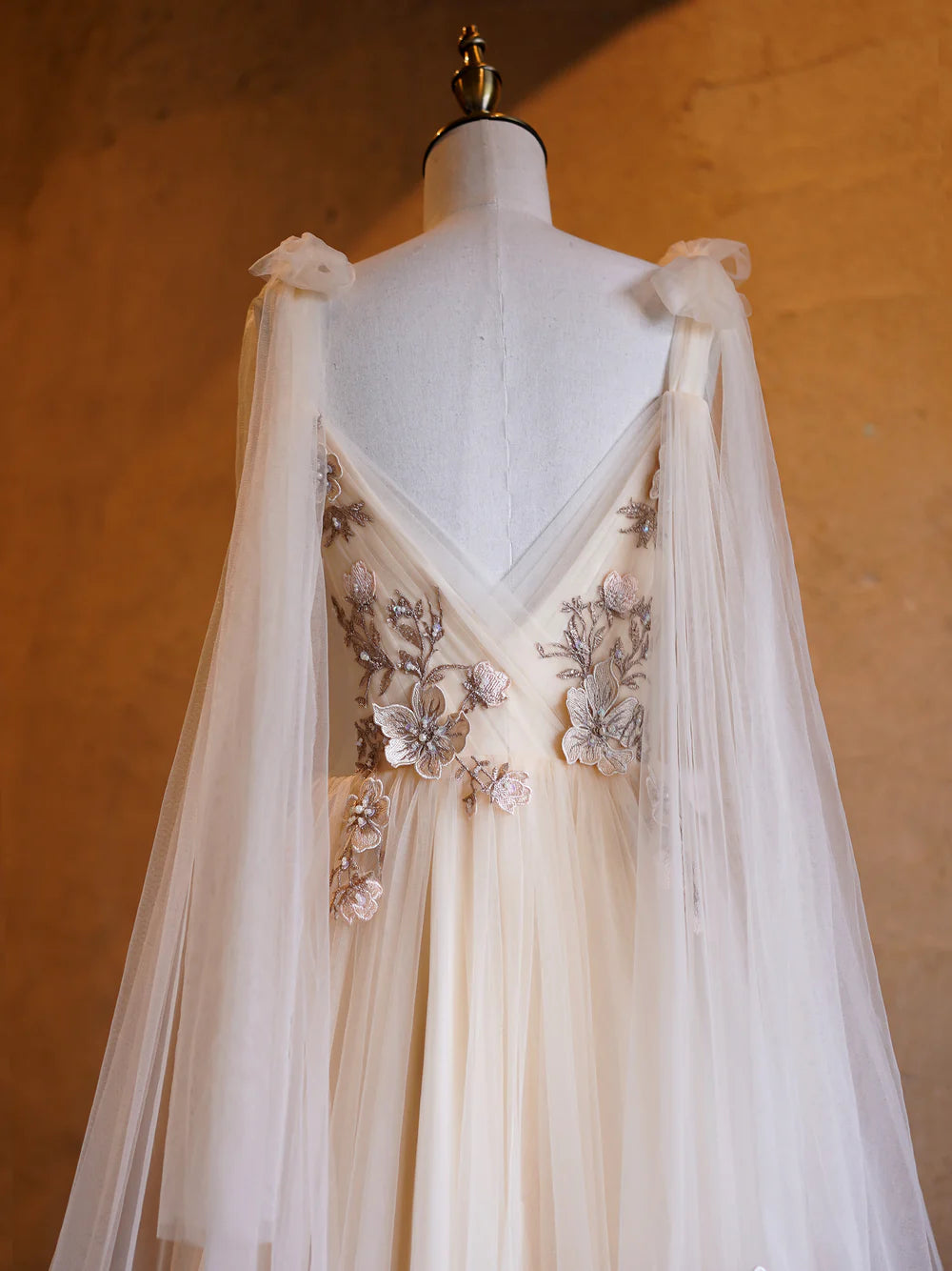Vestidos de fiesta de tul con bordado en A, escote en V profundo y largo hasta el suelo