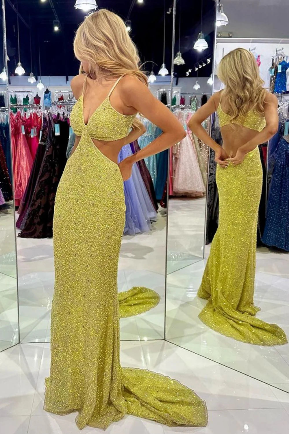 Vestido de fiesta largo de sirena con tirantes finos, lentejuelas y espalda abierta