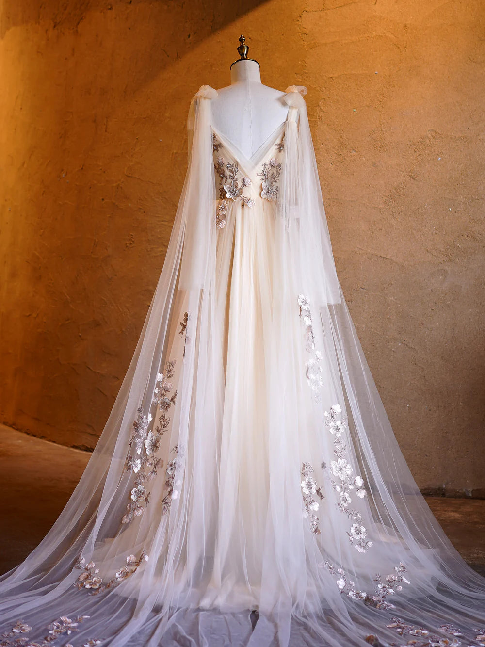 Vestidos de fiesta de tul con bordado en A, escote en V profundo y largo hasta el suelo