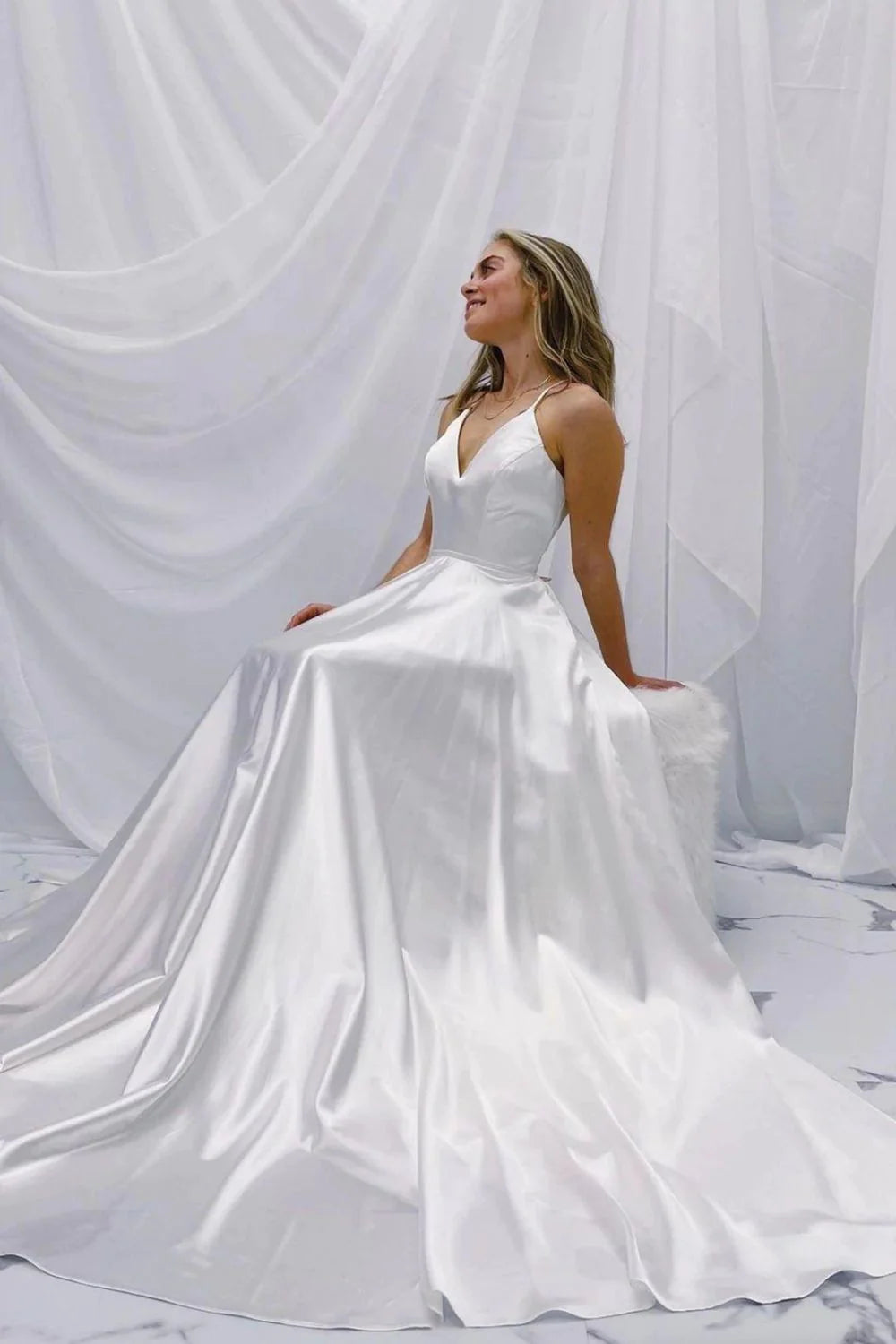 Einfaches A-Linie Spaghettiträger Weißes Brautkleid