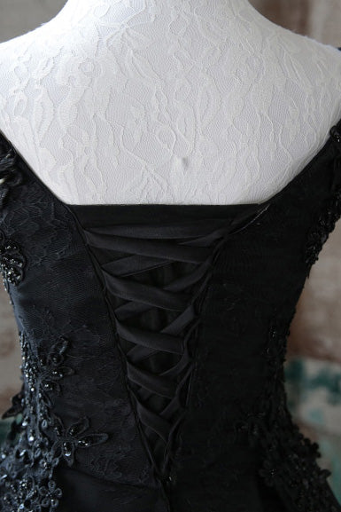 Vestido de fiesta corto de tul con cuello en V y encaje