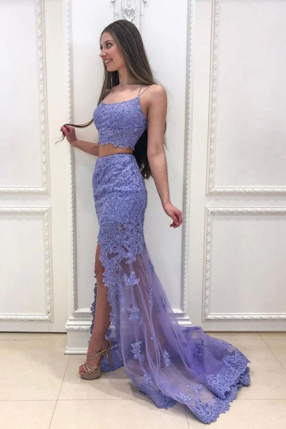 Vestido de fiesta largo de dos piezas con tirantes finos y encaje color lavanda