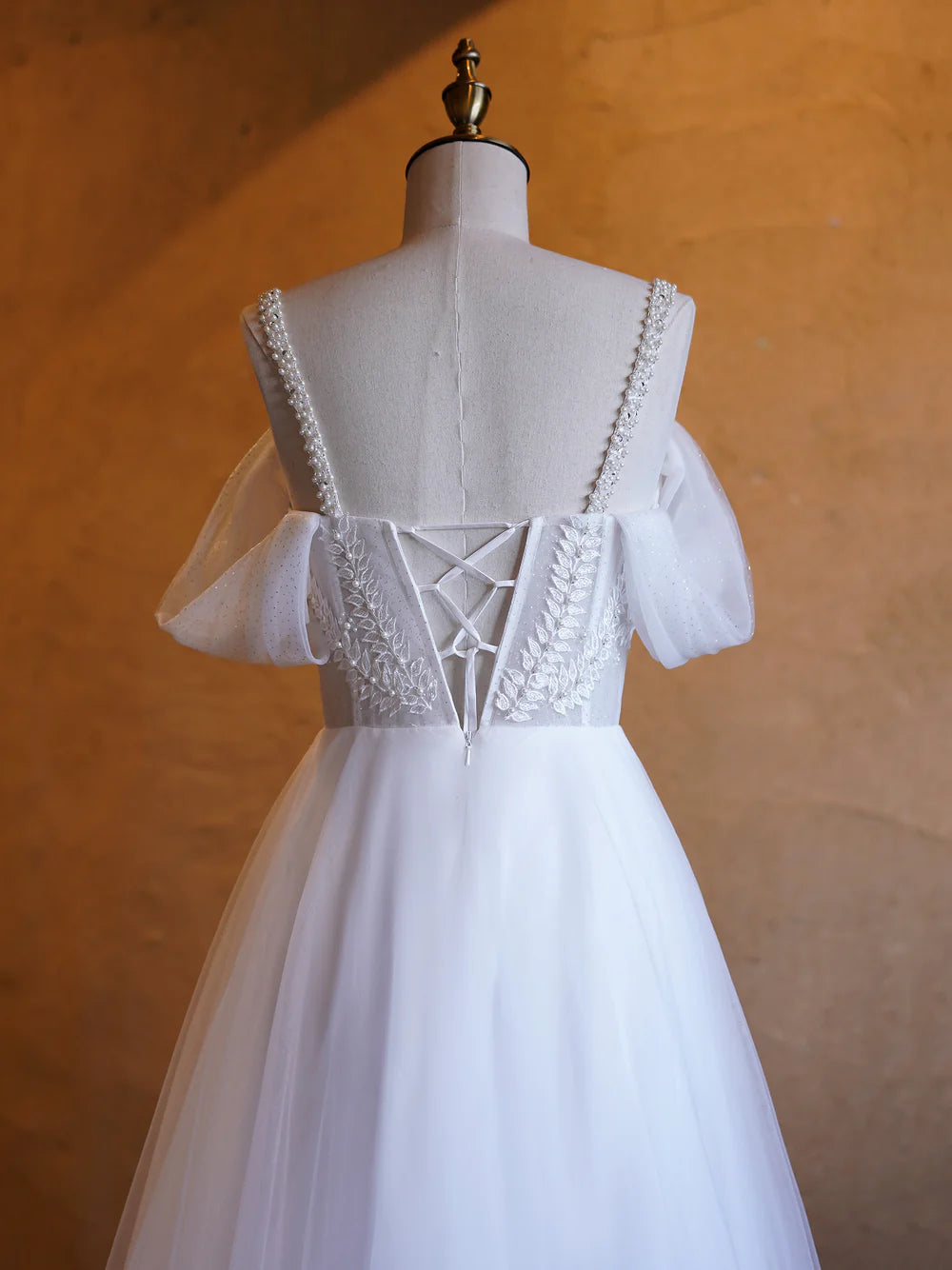 Vestidos de fiesta con escote en V, línea A y largos hasta el suelo con adornos