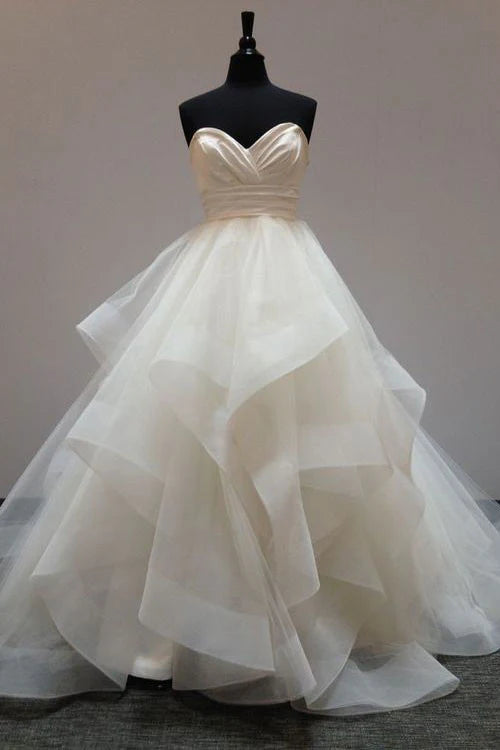 Simple sweetheart neck tulle long wedding dress