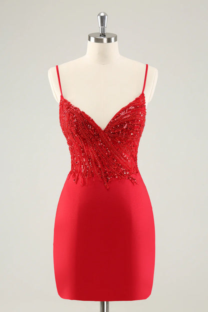 Vestido de fiesta ajustado con tirantes finos y lentejuelas brillantes