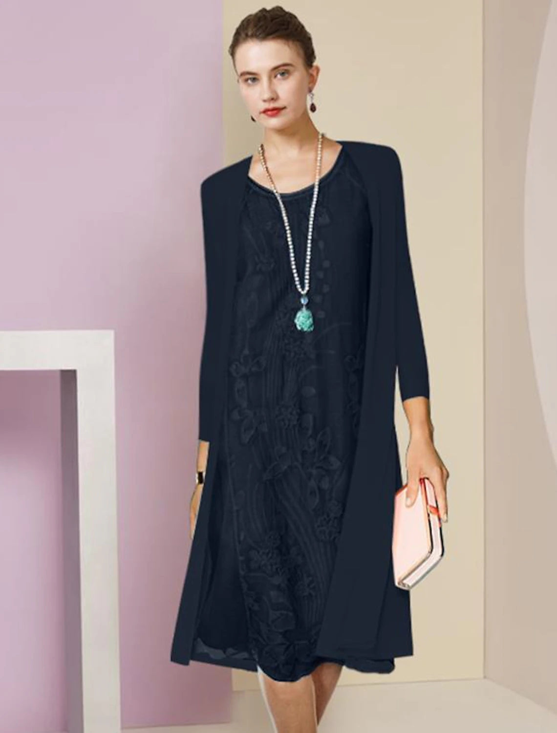 Vestido de dos piezas tipo tubo para madre de la novia, elegante, con escote redondo, largo hasta la rodilla, de gasa, con encaje, manga media, chaqueta y apliques.