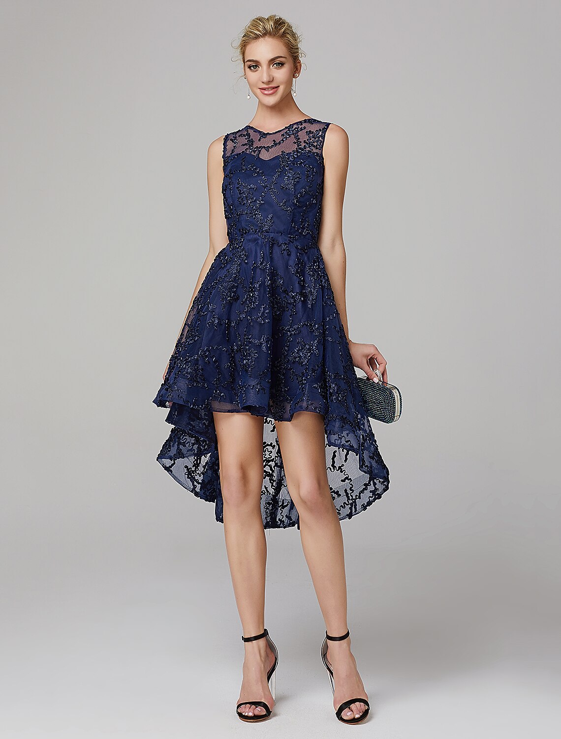 Vestido de novia corte A asimétrico sin mangas con escote ilusión de tul y apliques