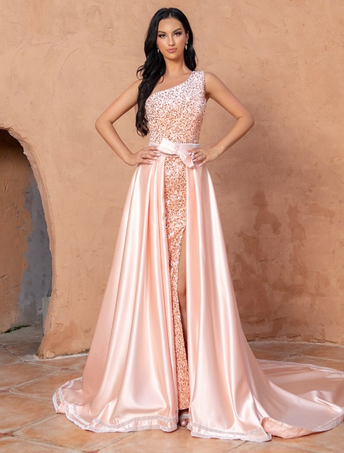 A-Linie Meerjungfrau/Trompete Cocktailkleider Sexy Kleid Hochzeit Party Hofschleppe Ärmellos Eine Schulter Pailletten mit Pailletten Überrock
