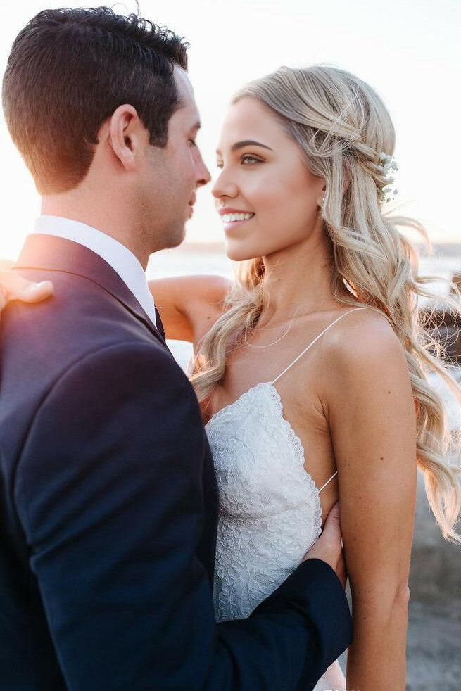 Spaghetti-Strand-Träger V-Ausschnitt Spitze rückenfreies Brautkleid Brautkleider 