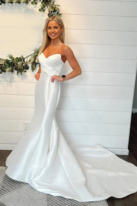 Vestidos de novia de satén sin tirantes y corte sirena