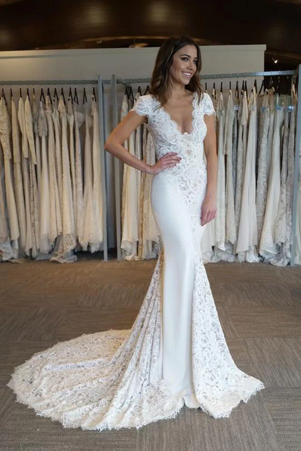 Vestidos de novia de sirena con escote en V, mangas cortas, espalda descubierta y cola larga 
