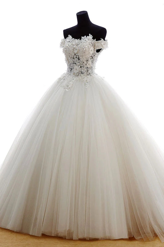 Schulterfreies, langes Brautkleid aus Tüll mit Spitzenapplikation