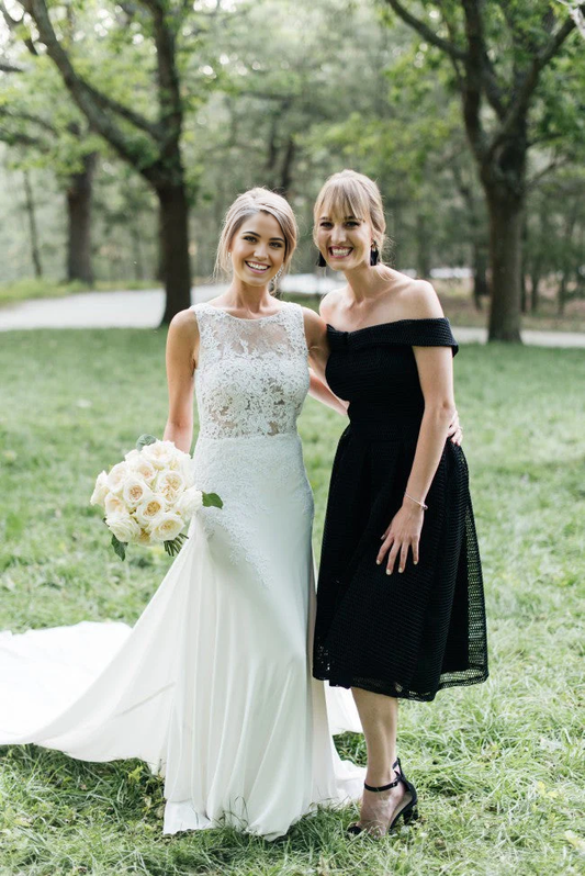 Mermaid Round Neck Sleeveless Appliques Long Wedding Dresses