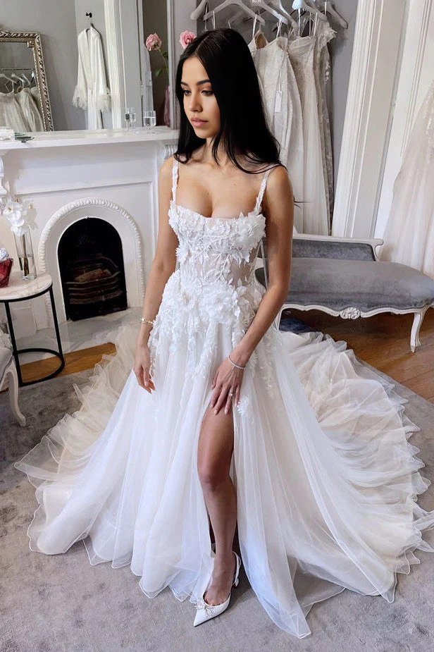 A Line Scoop Neck Tulle Long Wedding Dresses with Lace