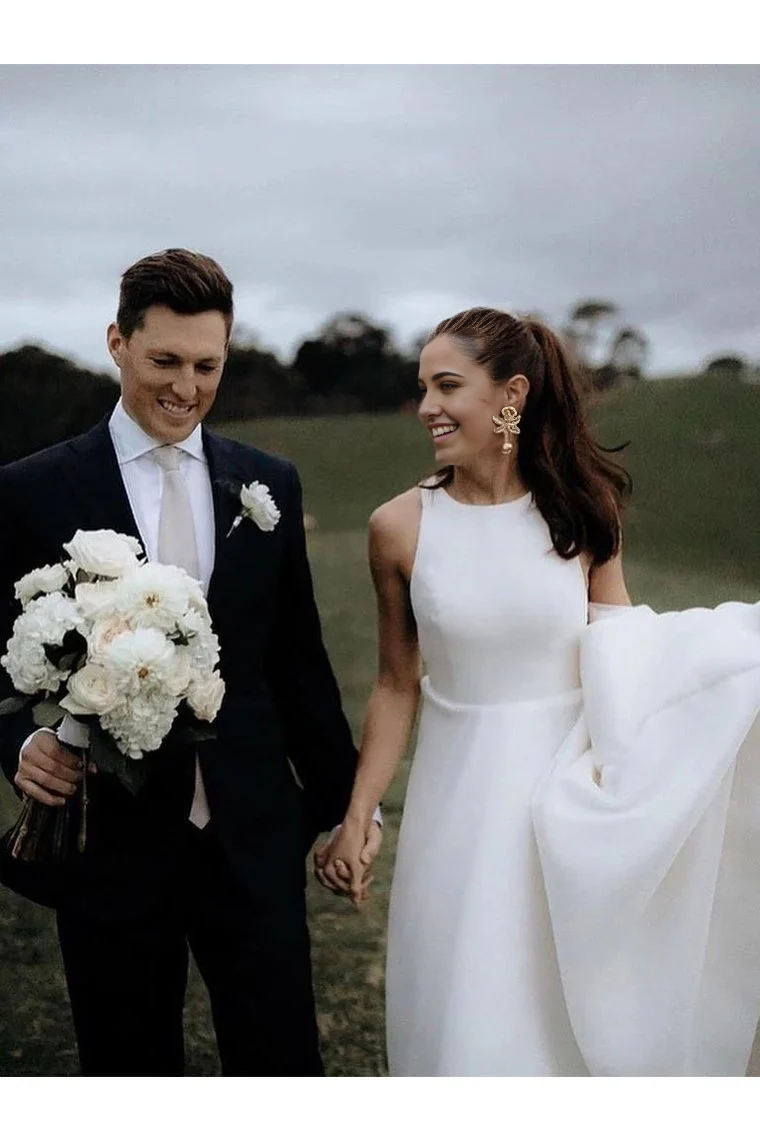 Simple Round Neck Satin Ivory Long Wedding Wedding Dresses With Pockets