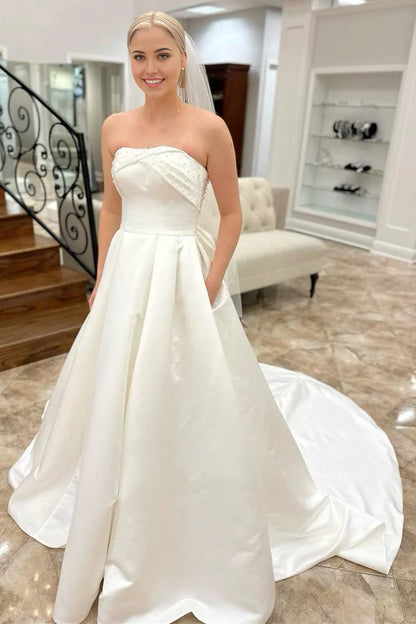 A-Linien-Brautkleid mit trägerlosem Rücken und Perlen