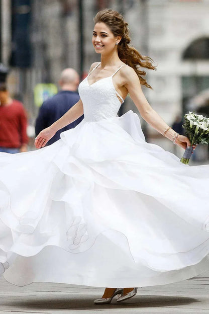 A-Linien-Brautkleid mit Spaghettiträgern und Spitzenoberteil