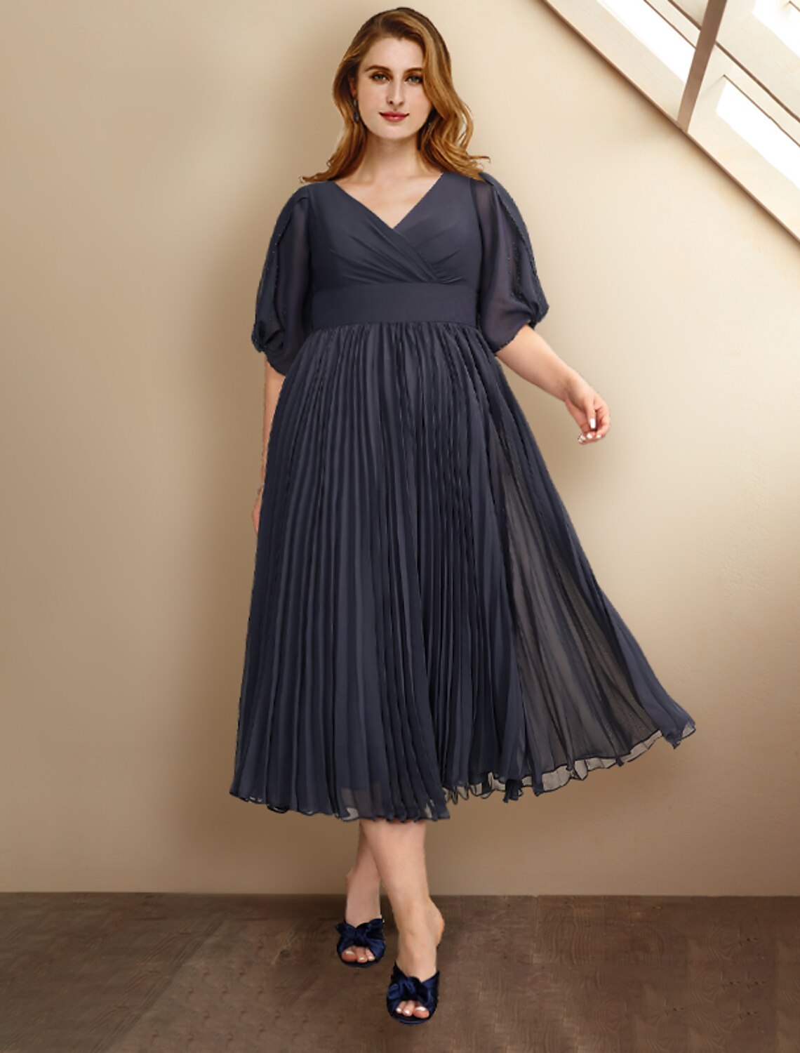 A-Line Plus Size Curve Mother of the Bride Dresses Elegant Dress Formal Tea Length Short Sleeve V Neck Chiffon with Pleats