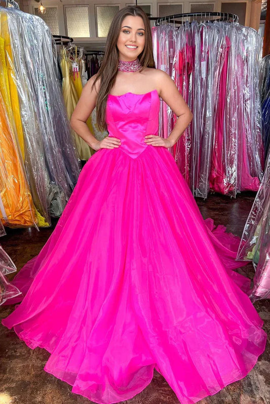 Vestido de fiesta formal de tul rosa intenso sin tirantes y cuello redondo en forma de A