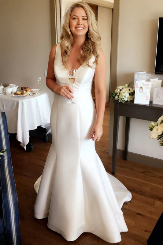 Mermaid V Neck Sleeveless Open Back White Trumpet Court Train Deep Wedding Dresses