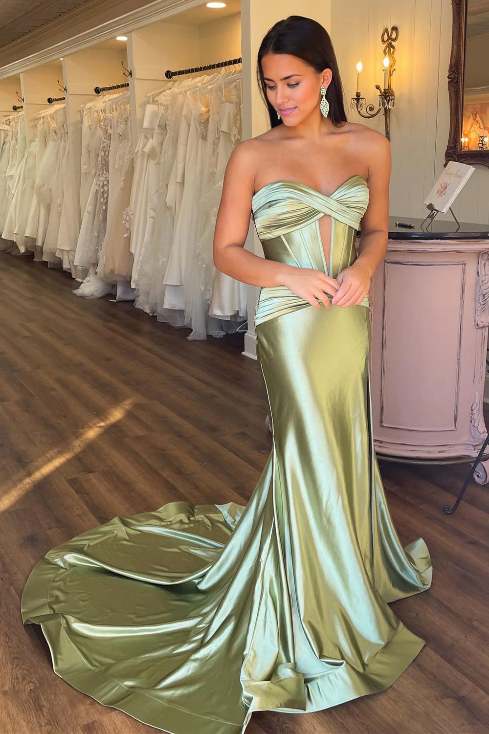 Vestido de fiesta largo de satén con escote corazón y corte sirena