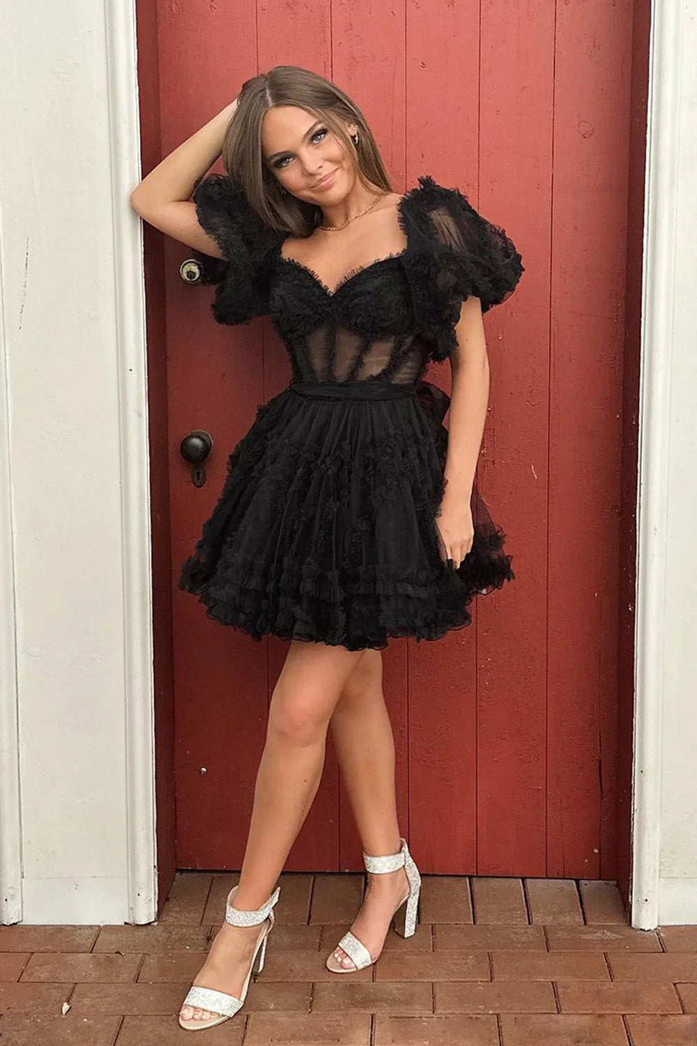 Hermoso vestido de fiesta azul real con corte en A y hombros descubiertos