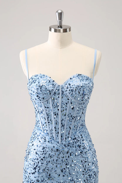 Vestido de fiesta ajustado con lentejuelas brillantes y tirantes finos