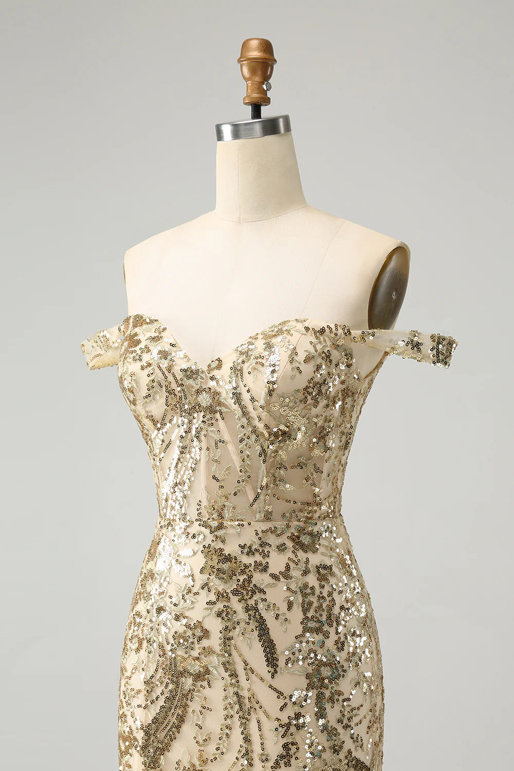 Glitzerndes, figurbetontes, schulterfreies Homecoming-Kleid mit Pailletten