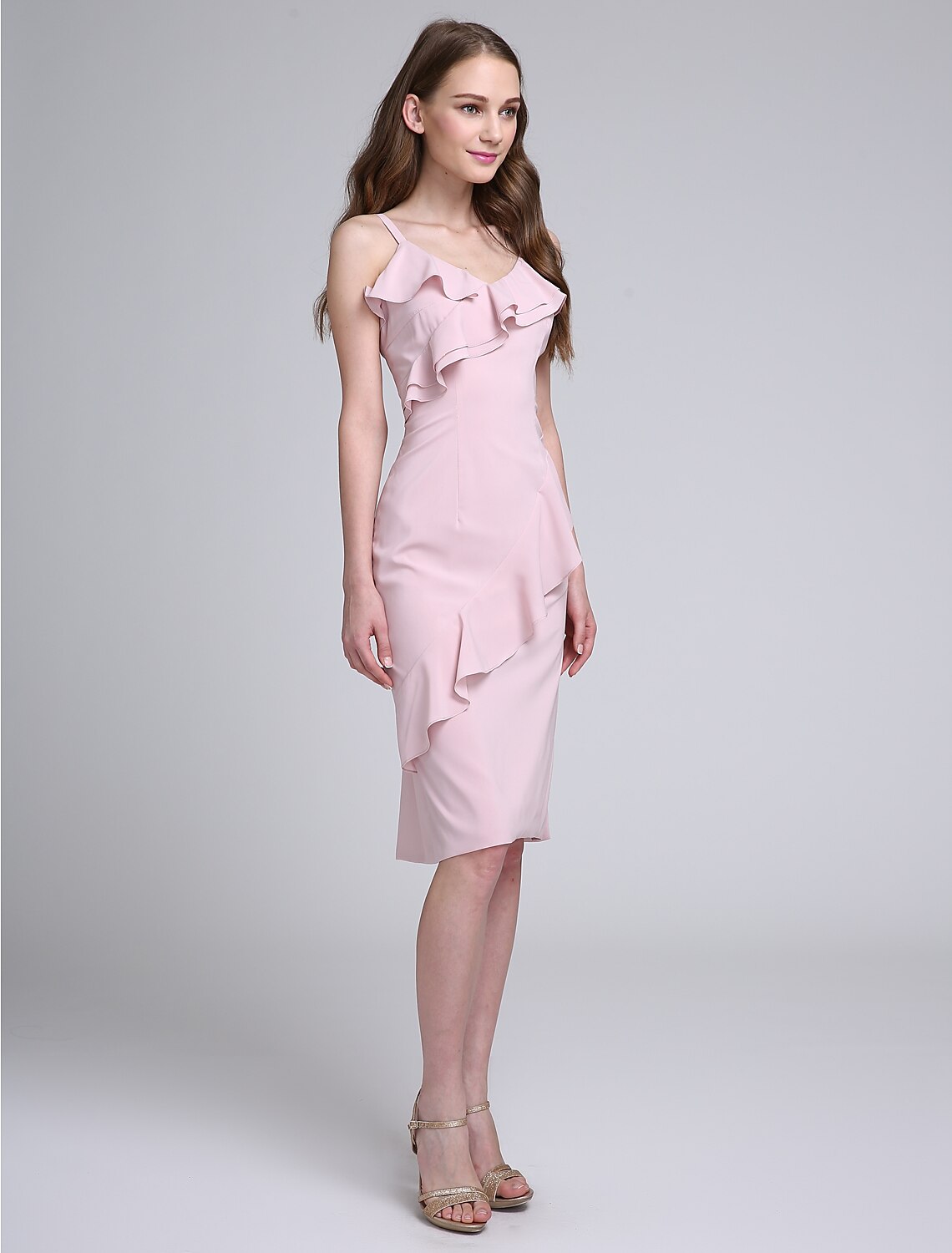 Vestido de dama de honor con corte tubo/columna, tirantes finos, sin mangas, elegante, largo hasta la rodilla, de gasa con volantes