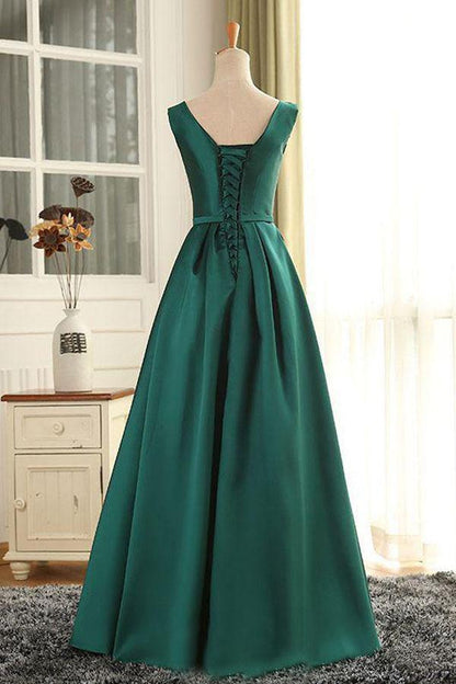 Vestido de fiesta largo de satén con escote redondo